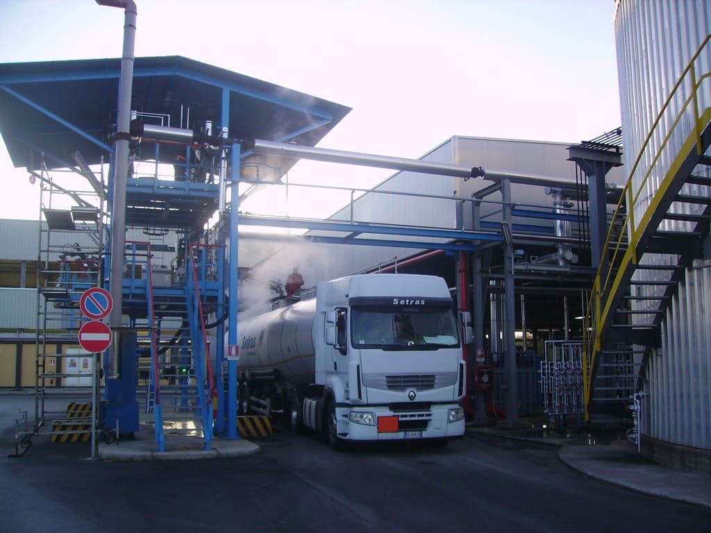 econova-puglia-piattaforma-con-mezzo-di-trasporto